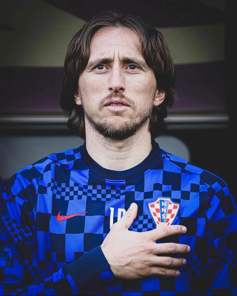 2280万买的恩里克砸手里？斯基拉：国米正找寻邓弗里斯的替补