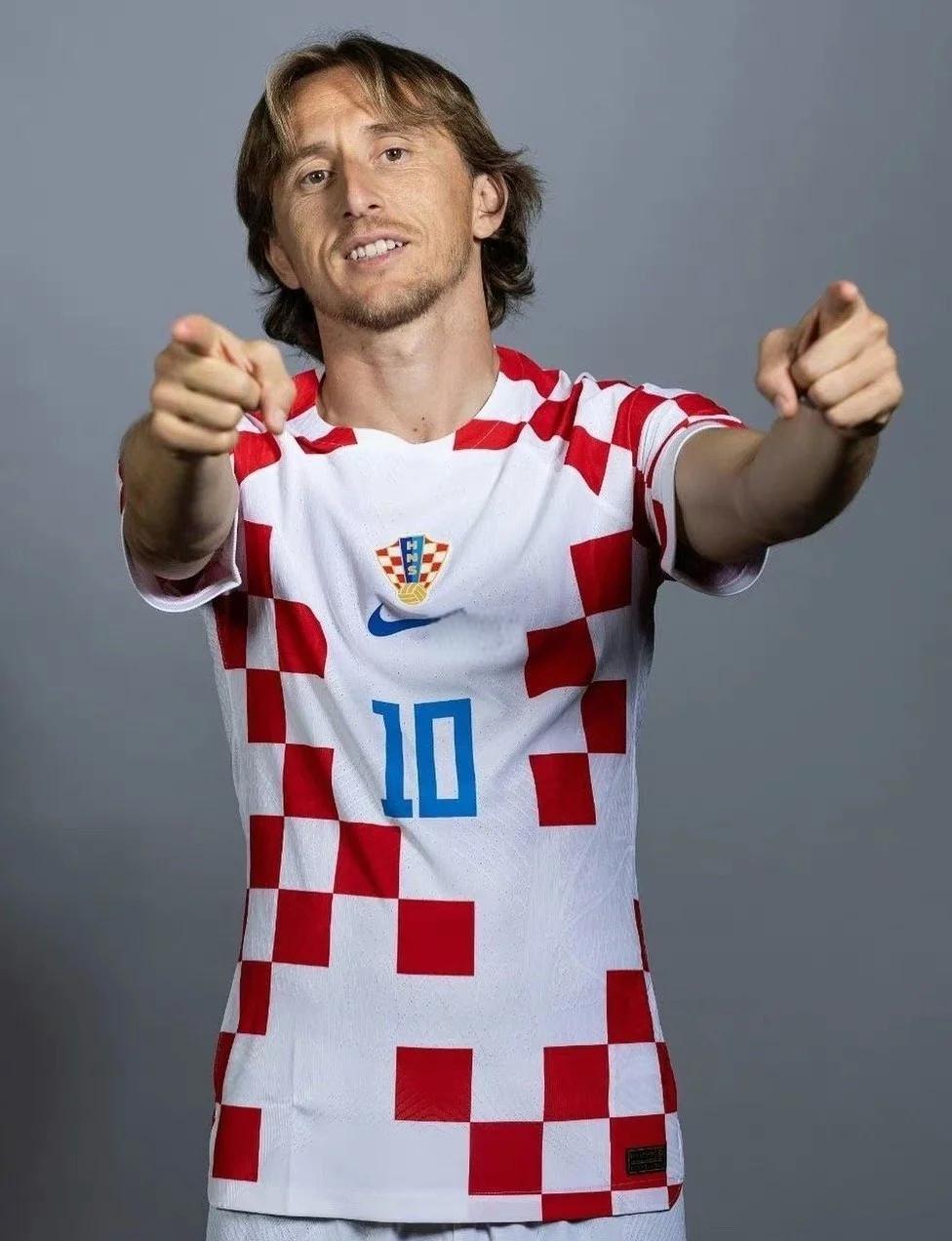 马丁内斯谈C罗肘击被罚下：那不是暴力行为，而是对挑衅的反应